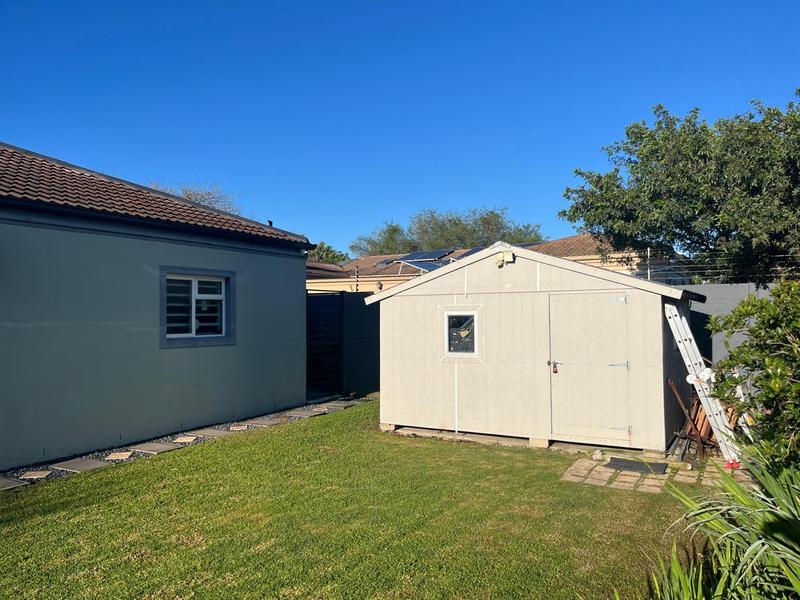 To Let 3 Bedroom Property for Rent in Uitzicht Western Cape